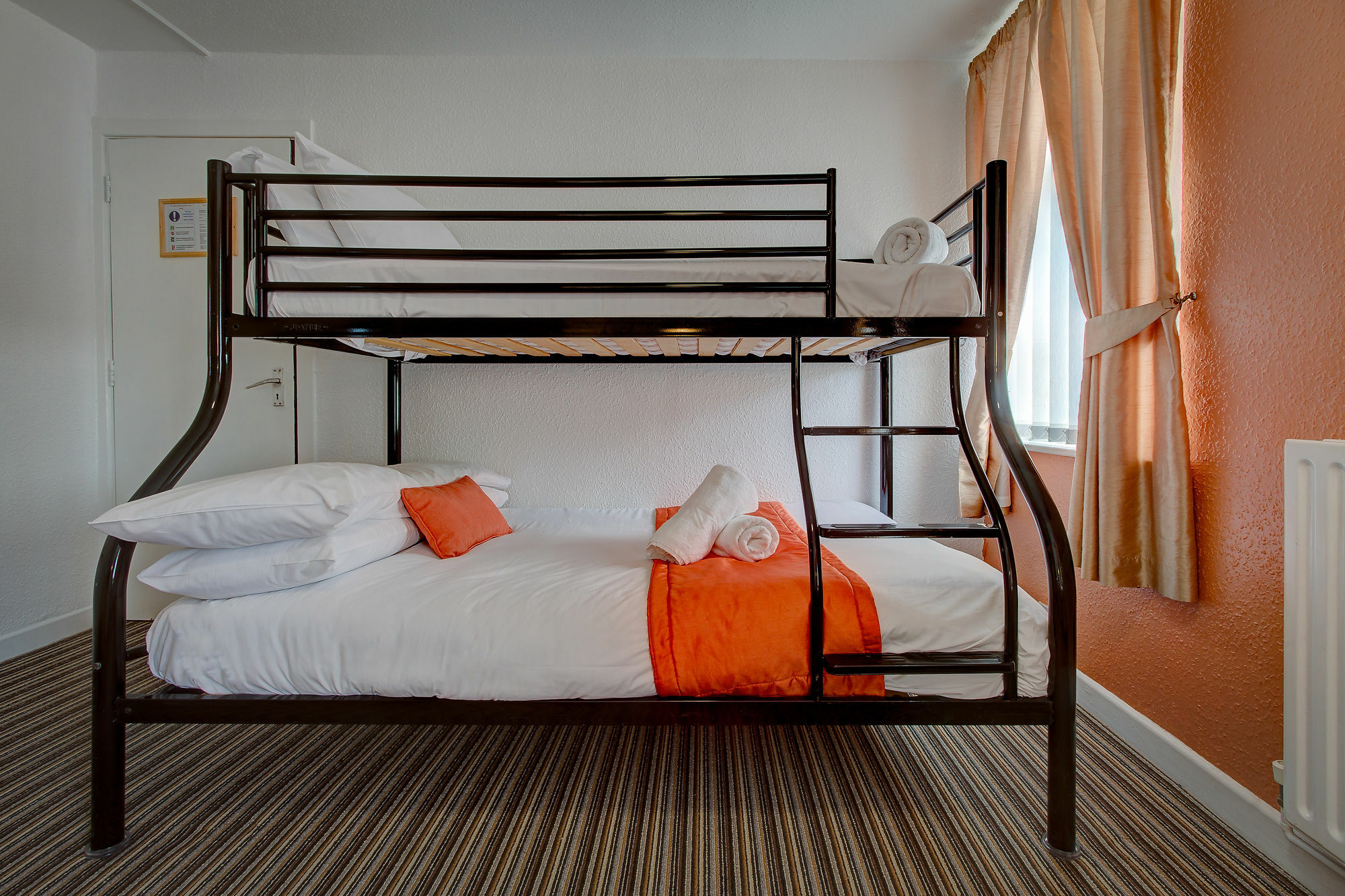 The Sandringham Court Hotel & Apartment Welcoming Large And Small Groups For 15 Years Блэкпул Экстерьер фото